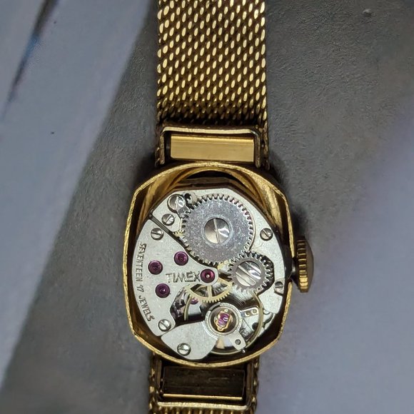 Timex Watch Bracelet Wind Up Mechanical and is Working Excellent Condition 17 Jw main image 6